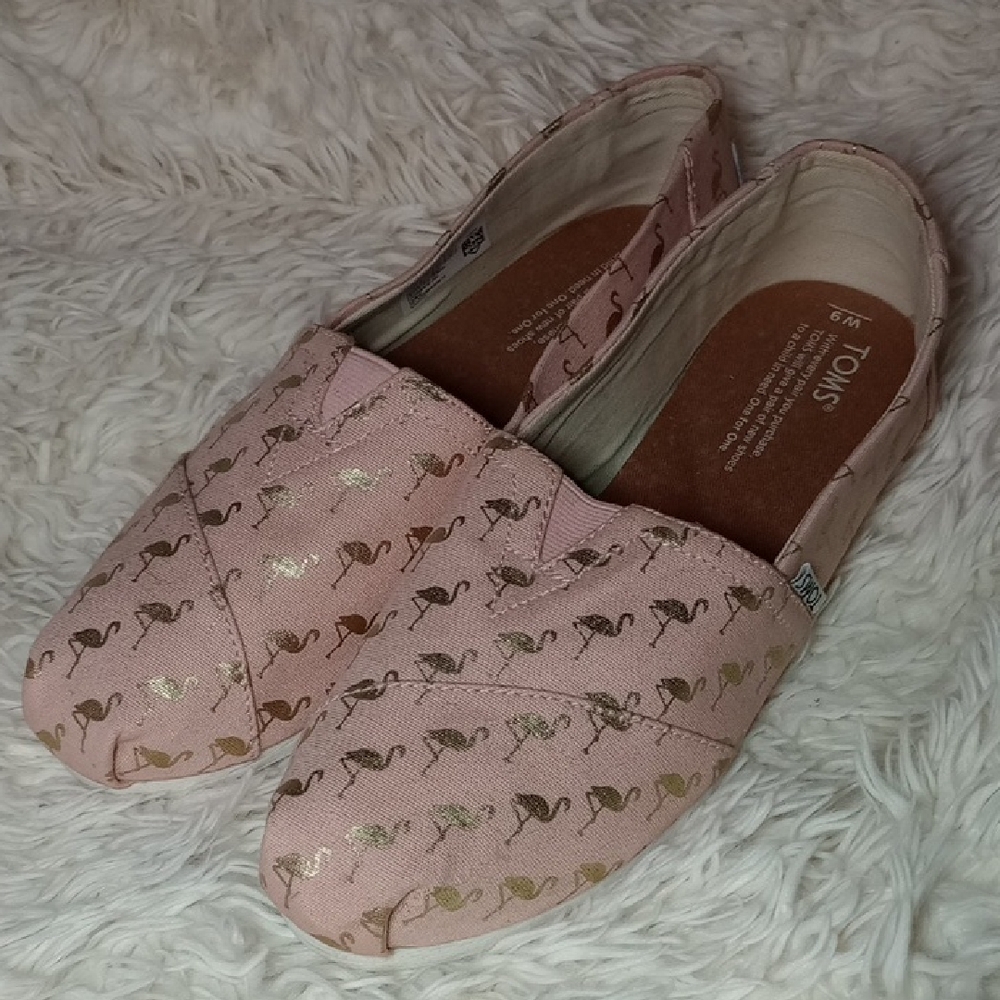 TOMS Women's Pink and Gold Flamingo Loafers